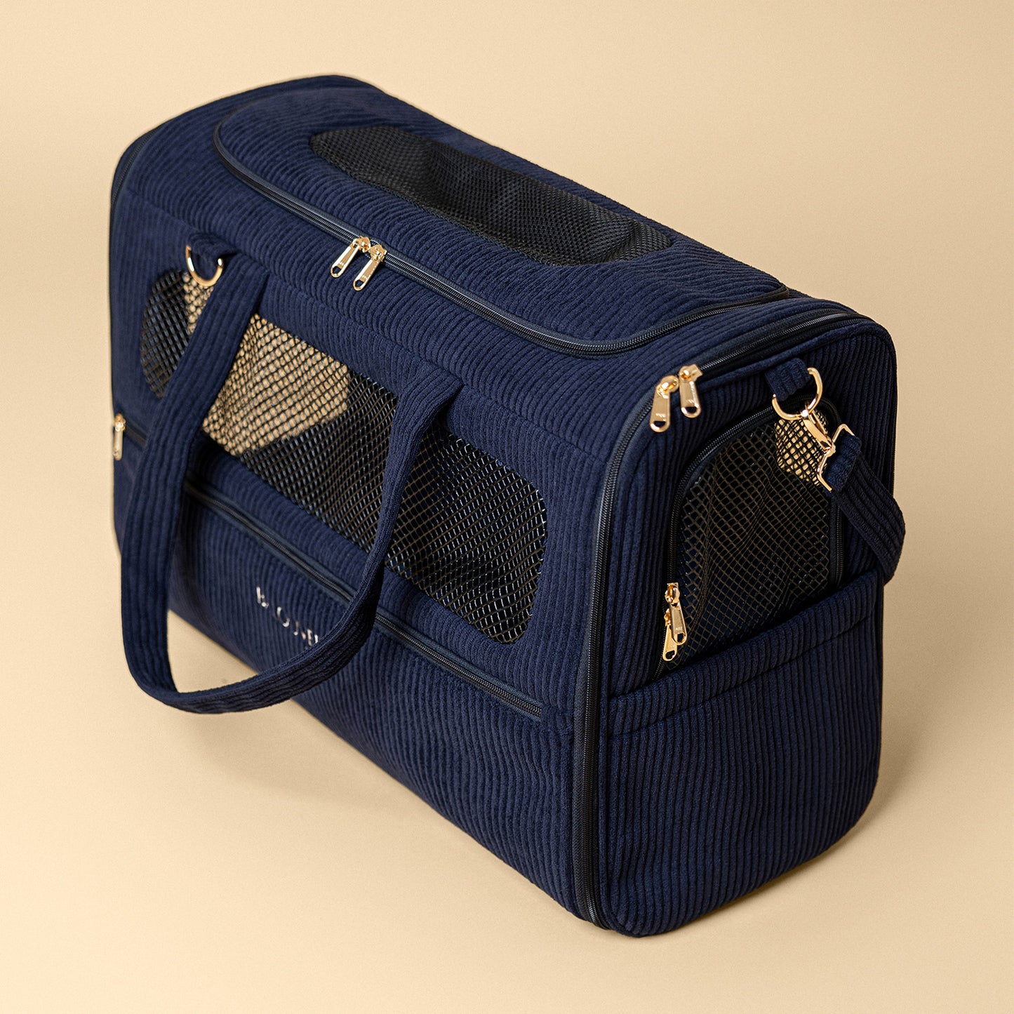 Hundetasche 55x40x23 cm von BALOUVER in tiefblau mit Netzfenstern für optimale Luftzirkulation.